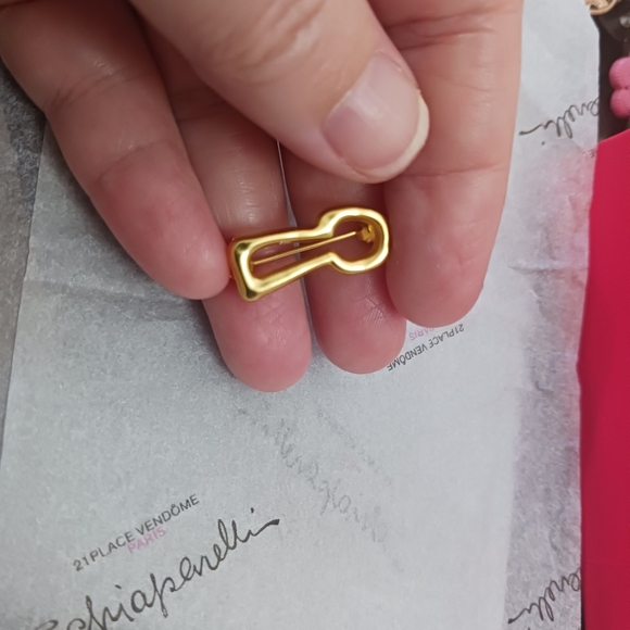 COPY - COPY - Schiaparelli Gold Key Hole Pin/Button/Brooch For GARMENTS MADE Fr… - Picture 1 of 8